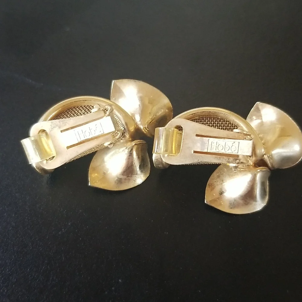 Vintage Hobé Gold Tone Mesh Flower Design Earrings - Picture 3 of 4